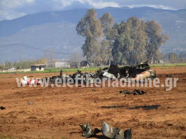 Πτώση Τ-2: Κόπηκε στα δύο το εκπαιδευτικό αεροσκάφος (βίντεο)